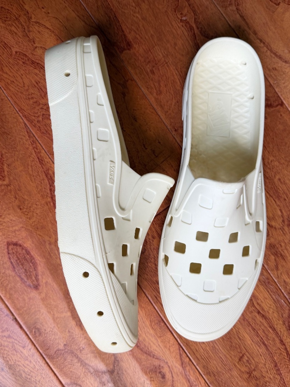 Vans men’s trek slip on